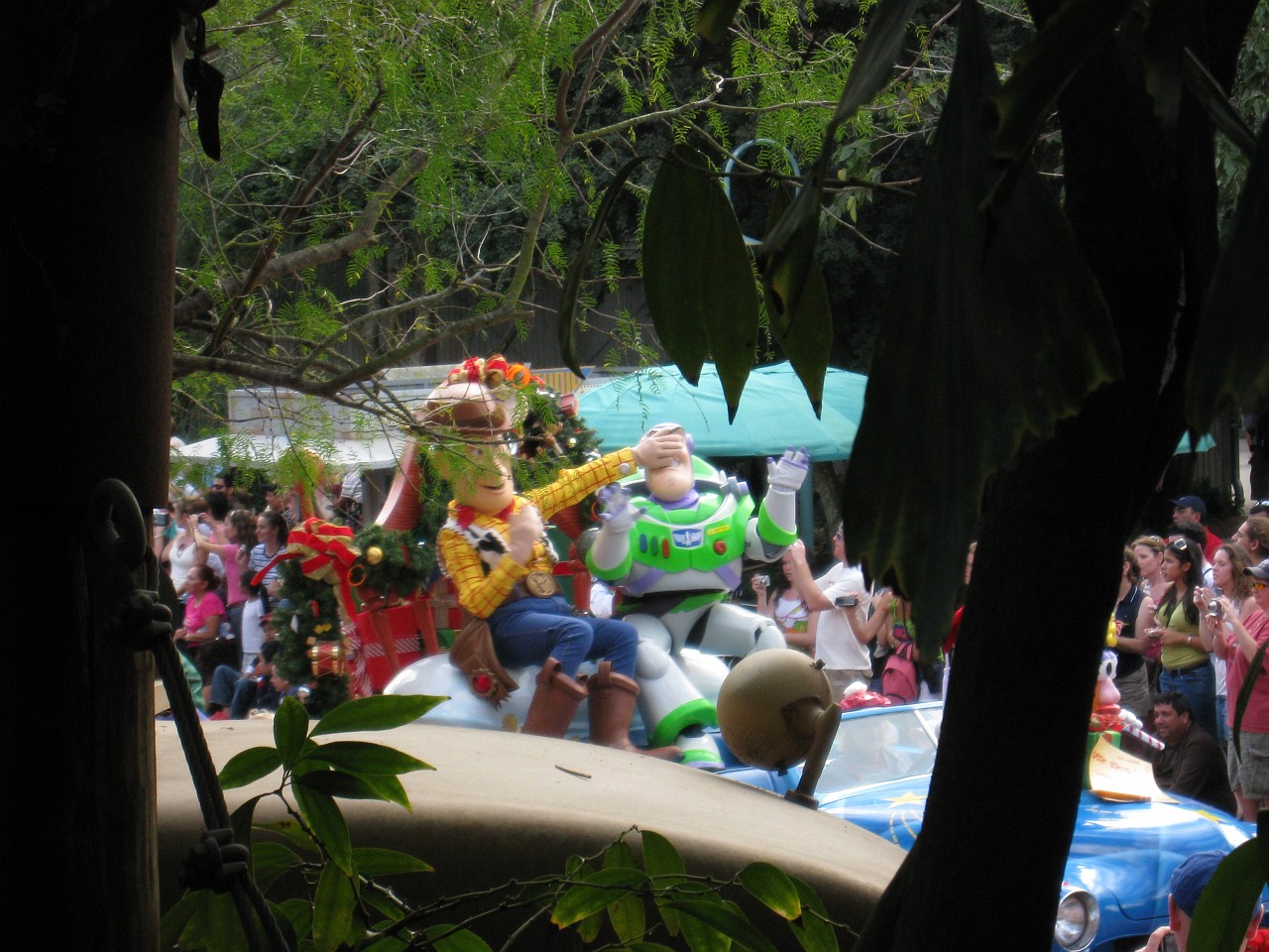 Vacation 2007-12 - Beaches Disney Hotels 0862.jpg - On the 2007-08 Florida vacation we visited beaches from Fort Myers to Sanibel Island sampling local food along the way. Green water and white sugar beaches! Arriving at Disney World we visited several of the theme resorts.